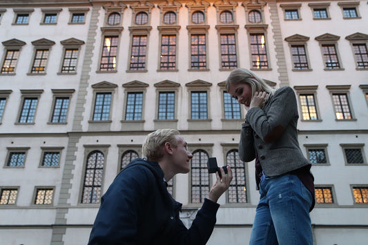 Wie wählt man einen Diamanten für den Verlobungsring in München und Augsburg richtig aus?