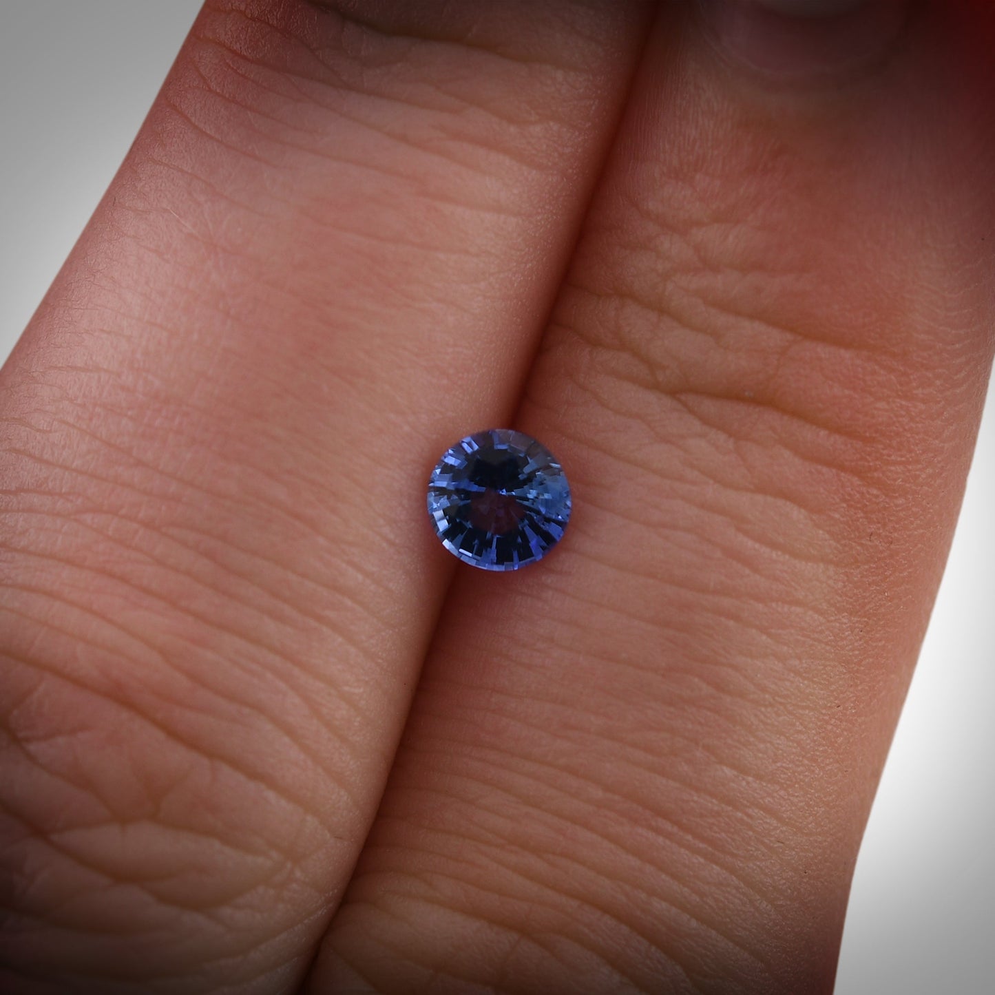0,51 Karat blauer runder Saphir aus Sri Lanka