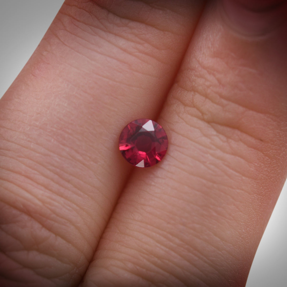 Runder Rubin | 0,56 ct | Rot | Ref. 711368