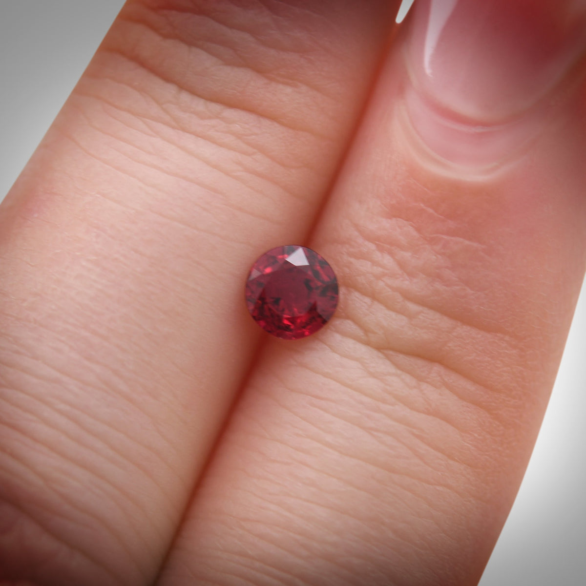 Runder Rubin | 0,56 ct | Rot | Ref. 711372