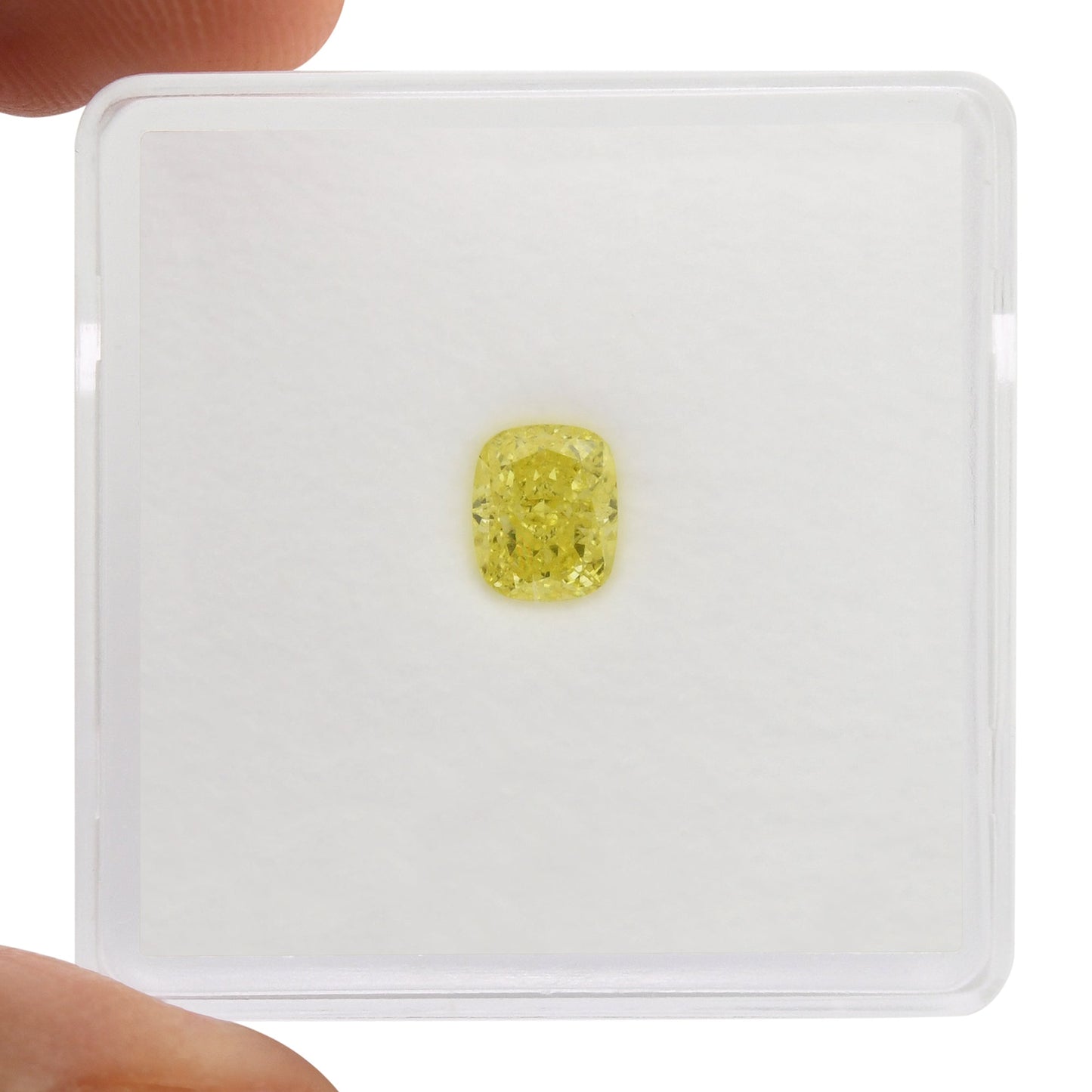 0,60 Karat Fancy Intense Yellow Cushion Diamond VVS2 GIA