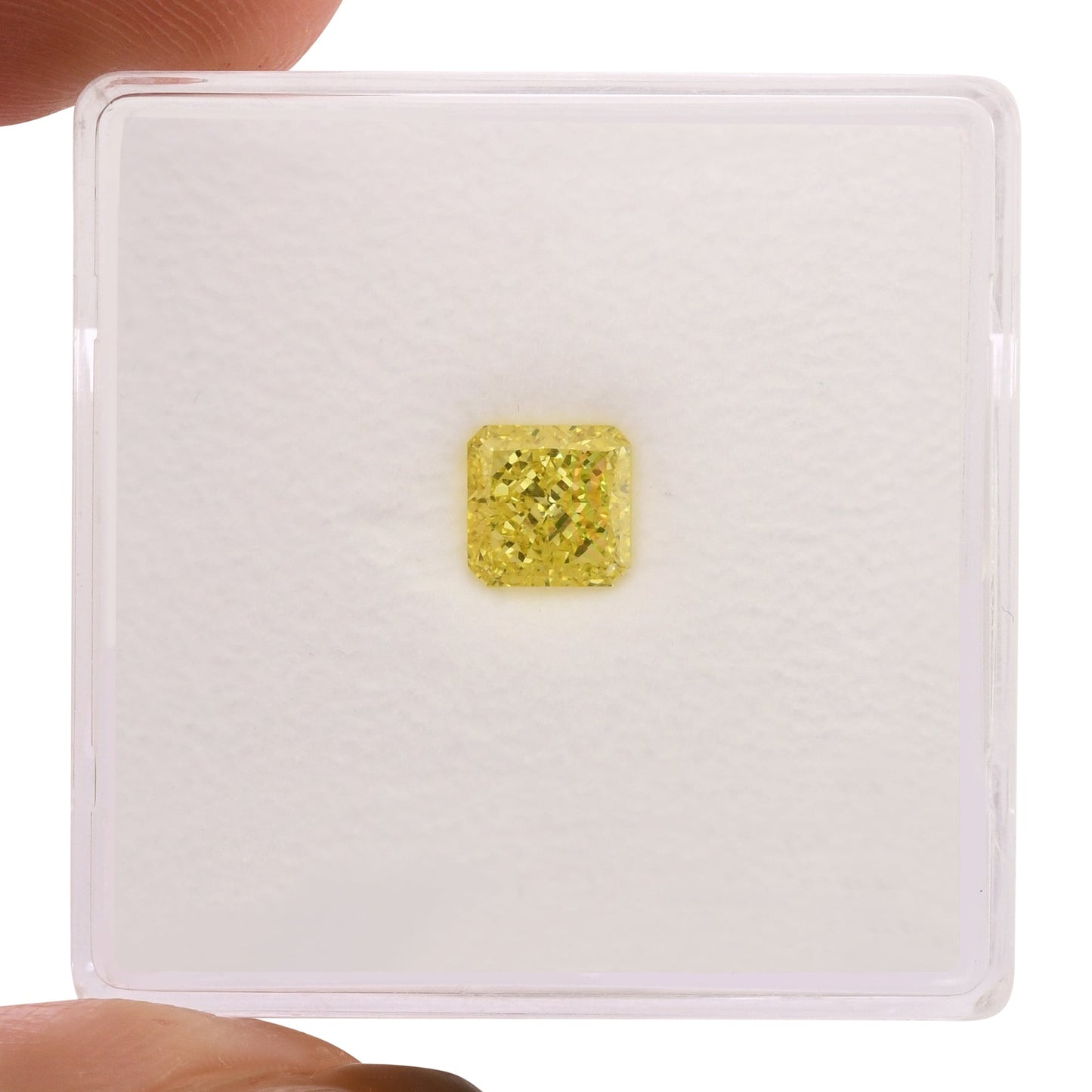 0,67 Karat Fancy Intense Yellow Radiant VS2 GIA
