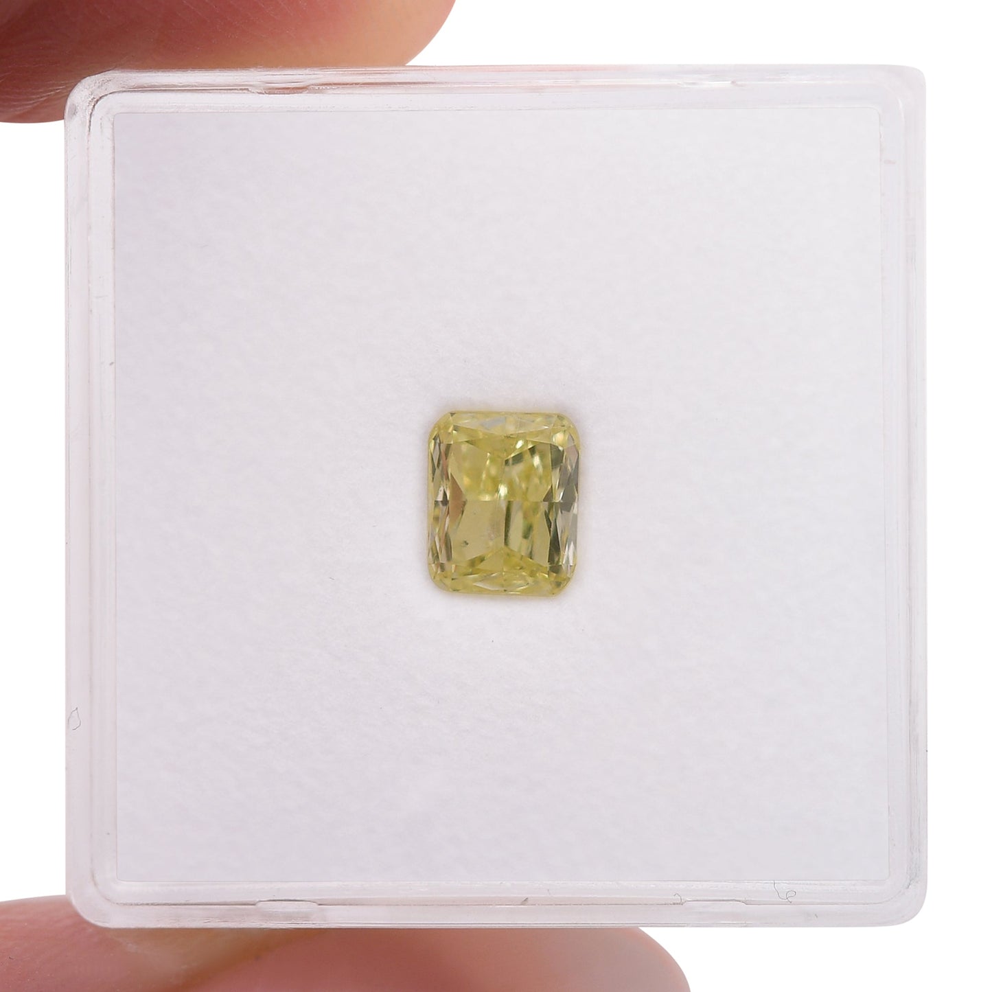 0,68 Karat Fancy Yellow Cushion Diamond VVS2 GIA