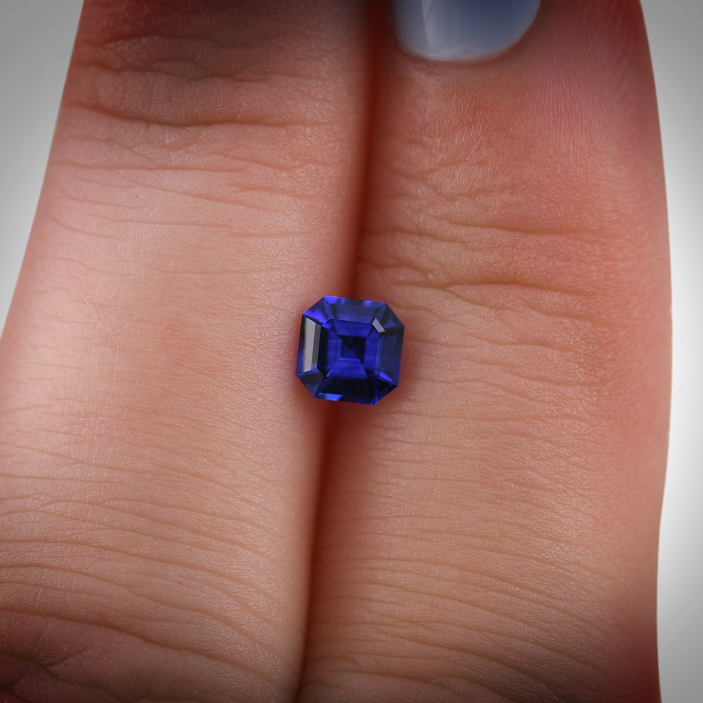 0,75 Karat blauer Smaragd-Saphir aus Sri Lanka