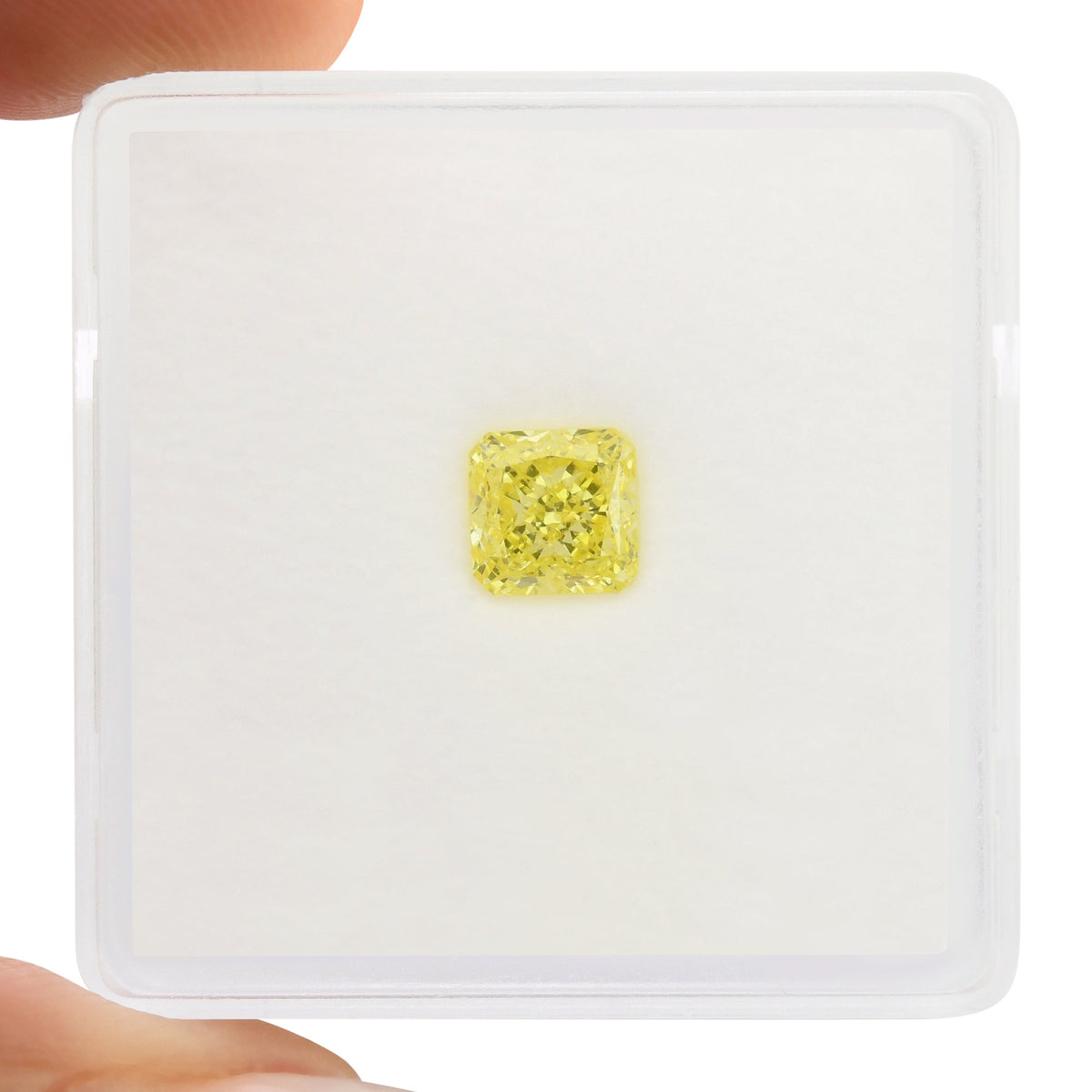 0,81 Karat Fancy Intense Yellow Radiant VVS1 GIA