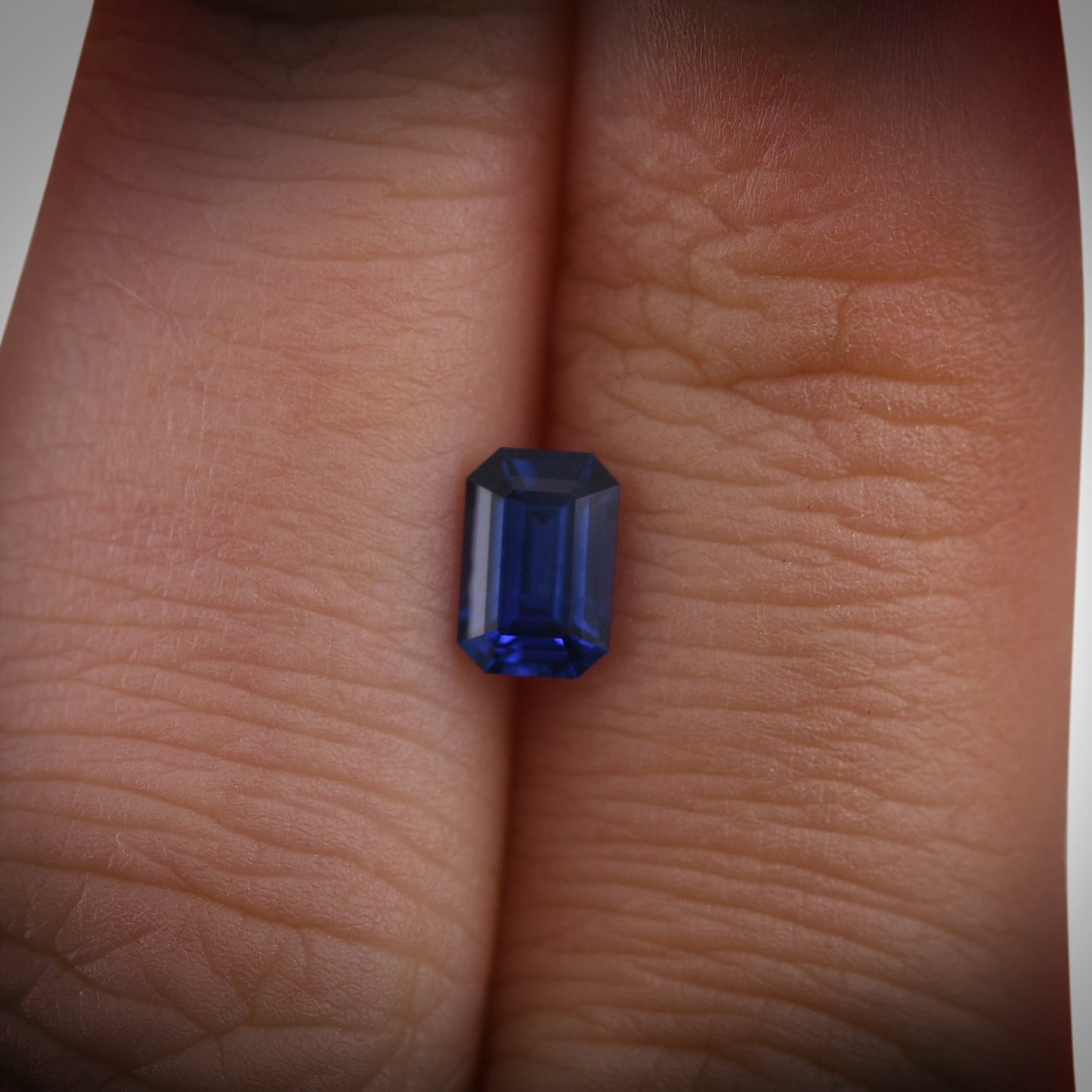 0,86 Karat blauer Smaragd-Saphir aus Sri Lanka