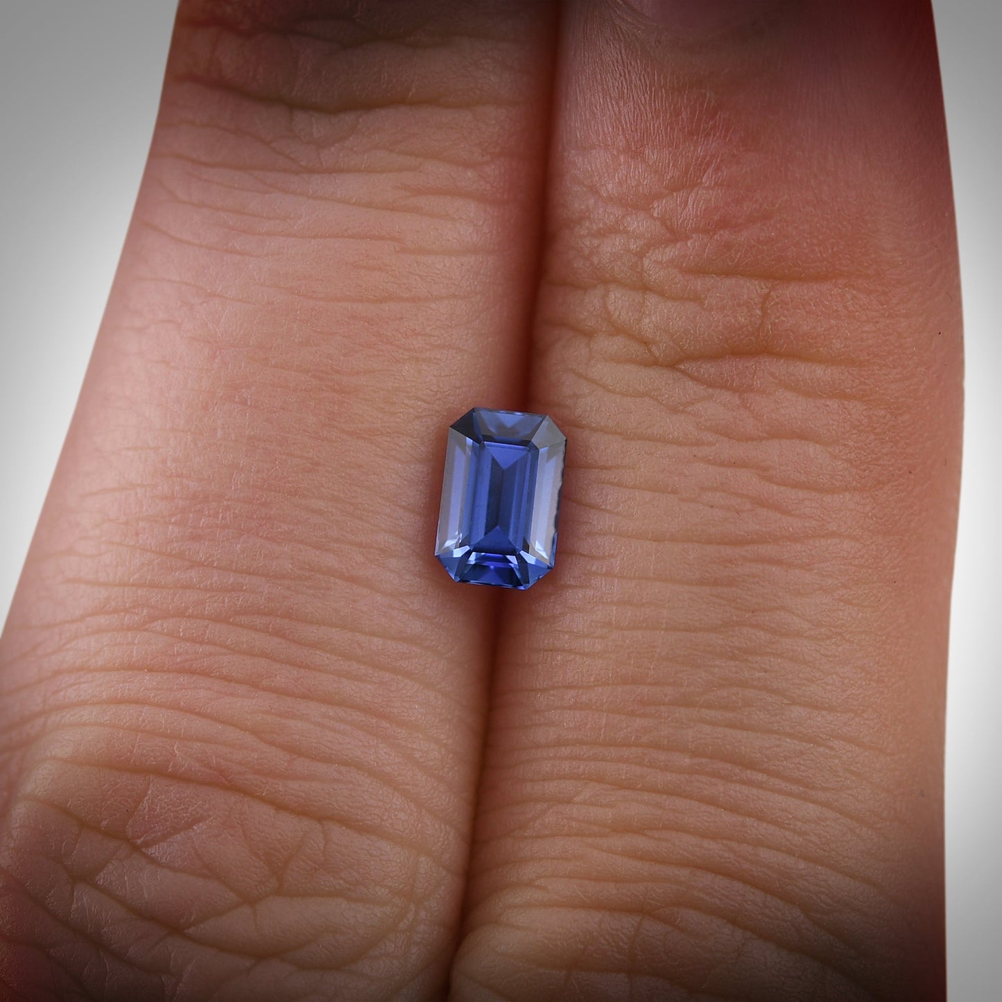 0,89 Karat blauer Smaragd-Saphir aus Sri Lanka