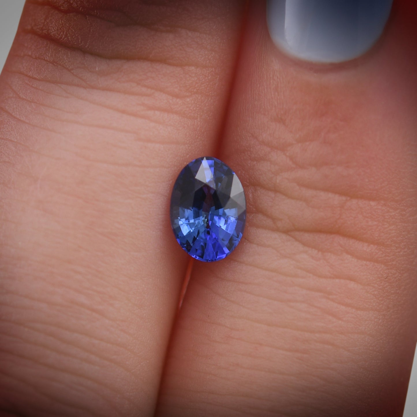 0,90 Karat blauer ovaler Saphir aus Sri Lanka