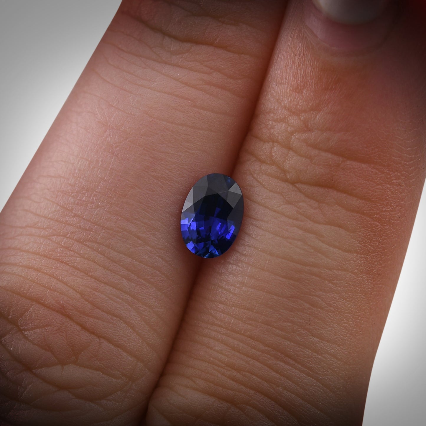 0,94 Karat blauer ovaler Saphir aus Sri Lanka