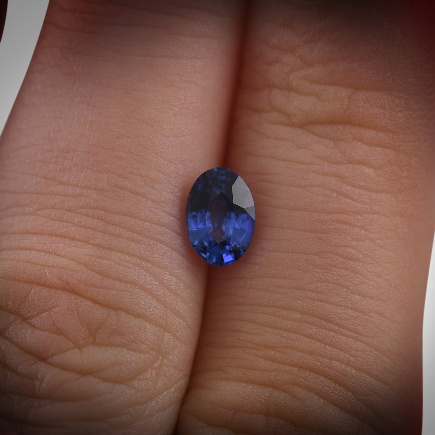 0,94 Karat blauer ovaler Saphir aus Sri Lanka