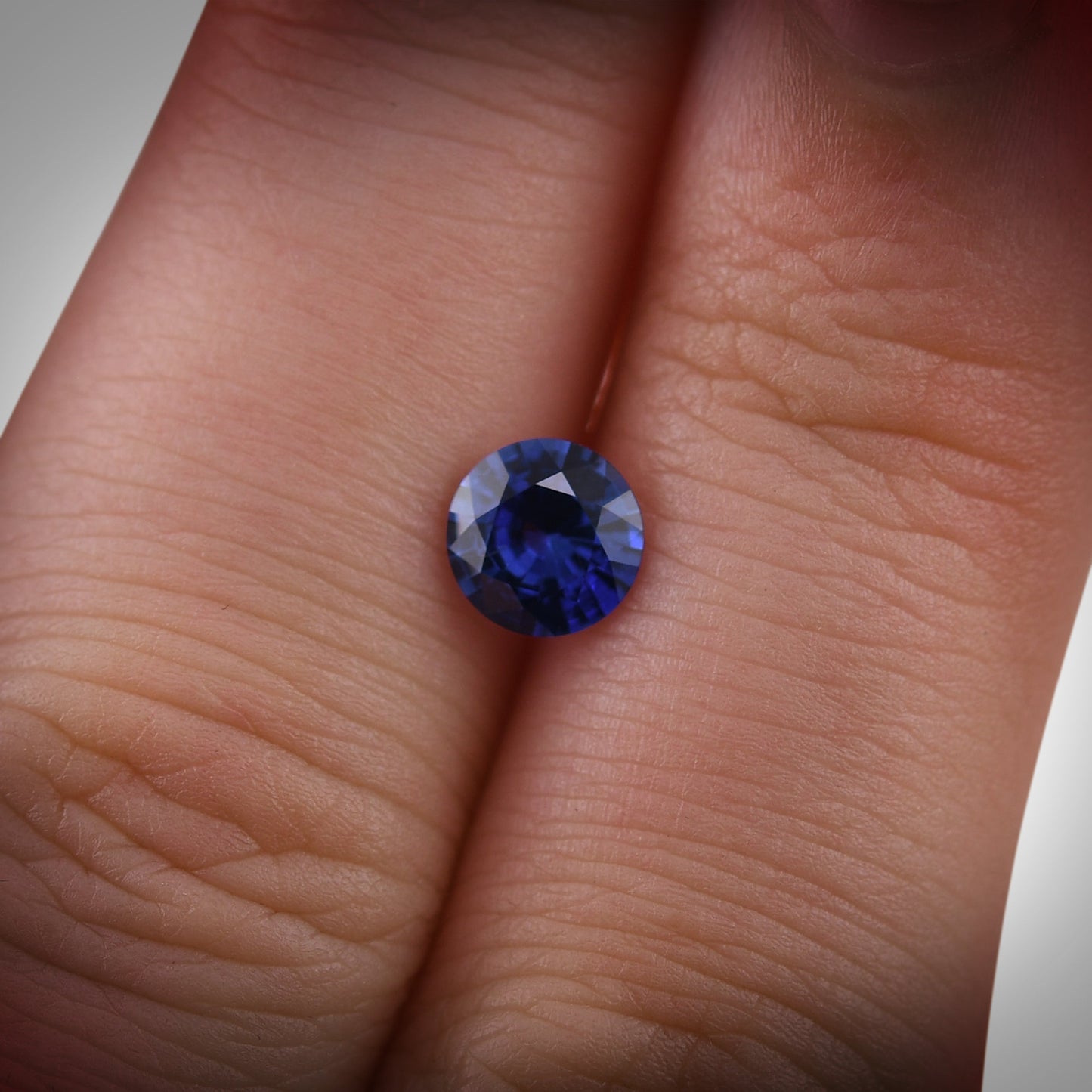 0,96 Karat blauer runder Saphir aus Sri Lanka