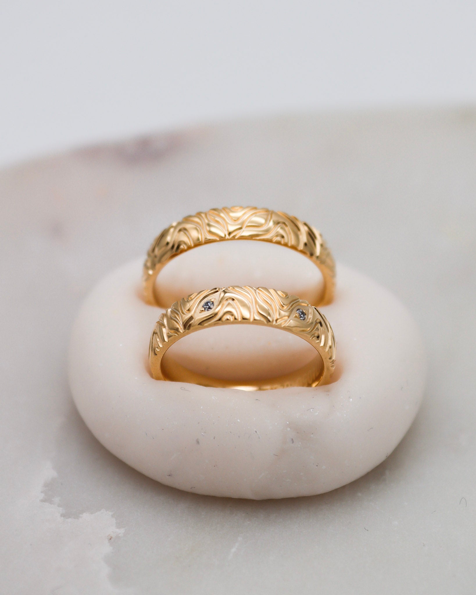 Wedding Ring Pair with Groove Pattern – Classic, Modern and Customizable