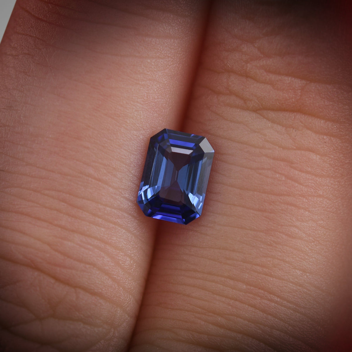 1,05 Karat blauer Smaragd-Saphir aus Sri Lanka