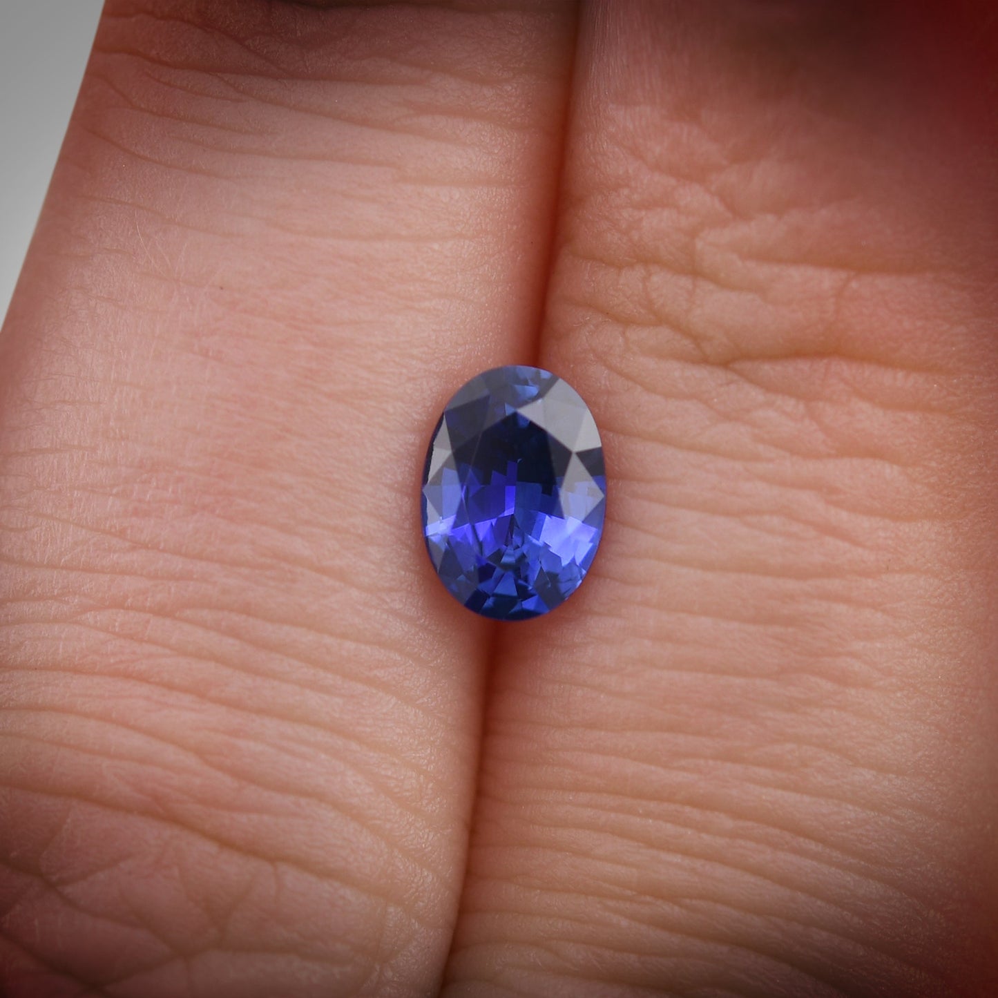 1,08 Karat blauer ovaler Saphir aus Sri Lanka