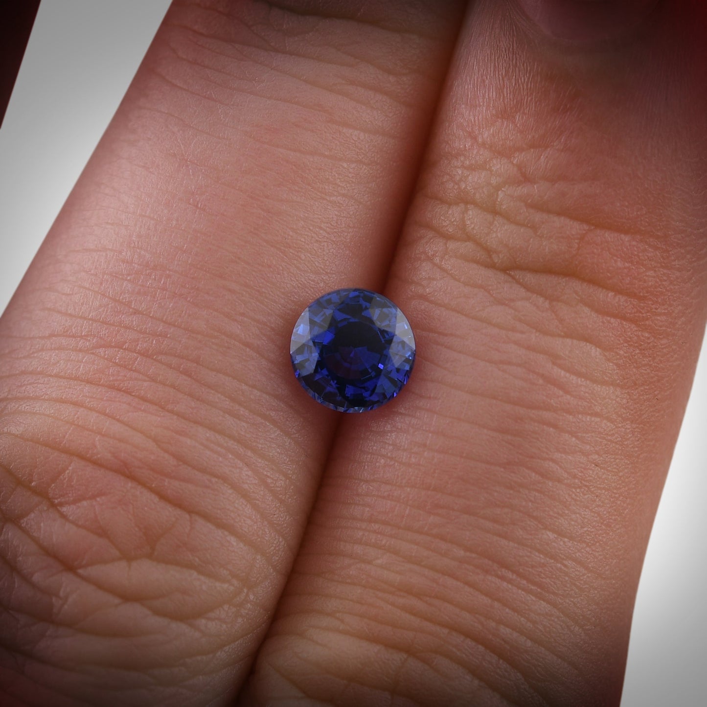 1,09 Karat blauer runder Saphir aus Sri Lanka