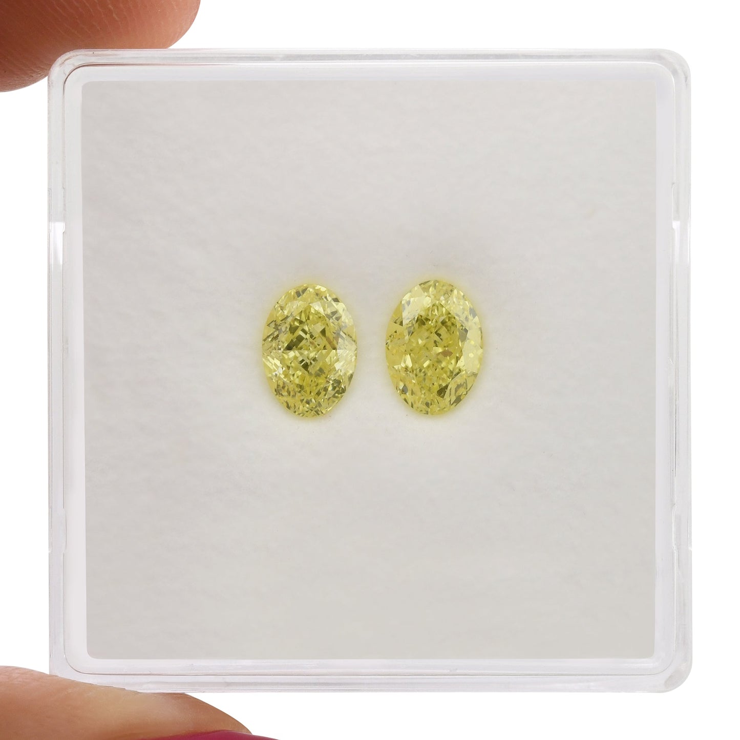 1,11 Karat Fancy Yellow Oval-Diamanten VVS2 GIA