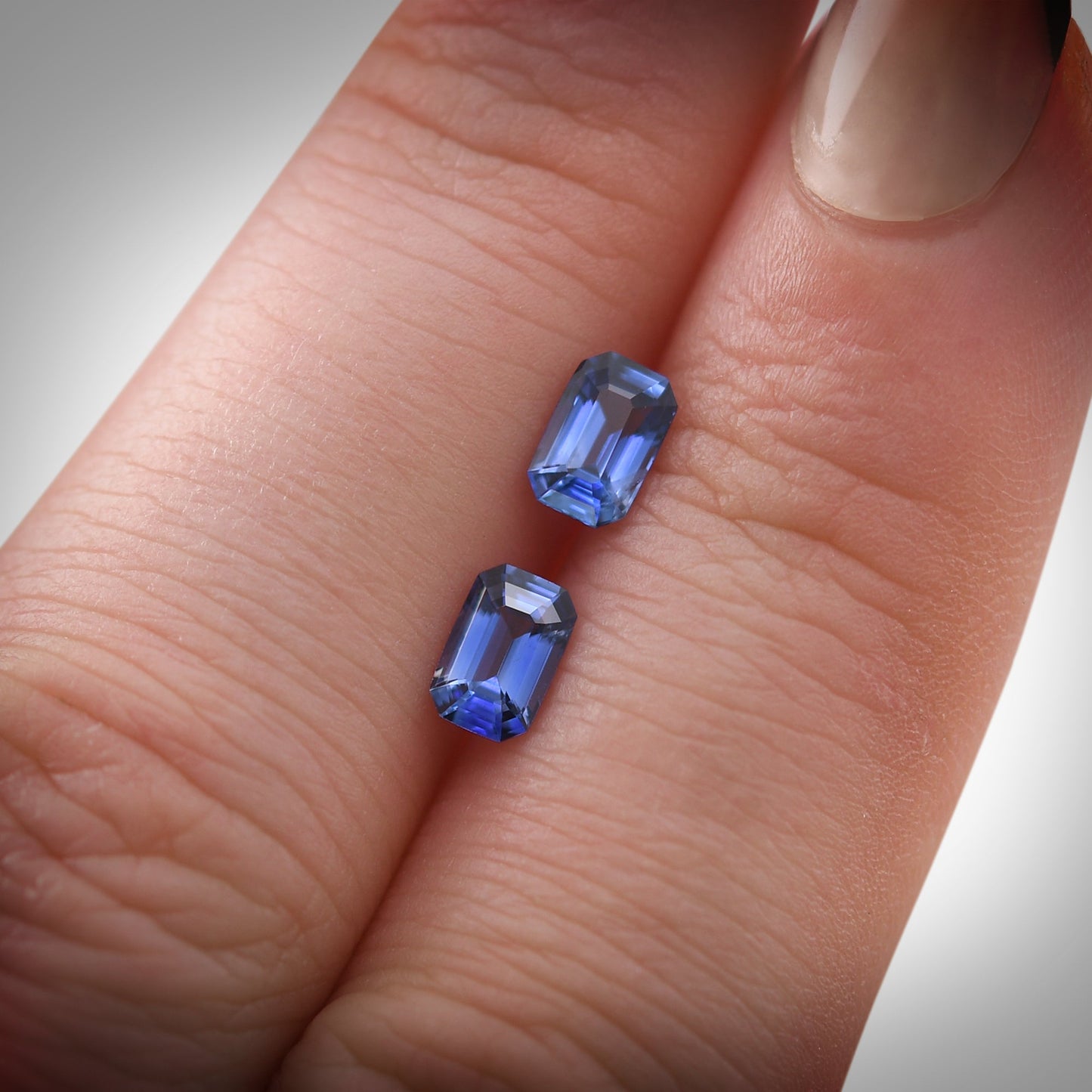 1,21 Karat blauer Smaragd-Saphir aus Sri Lanka