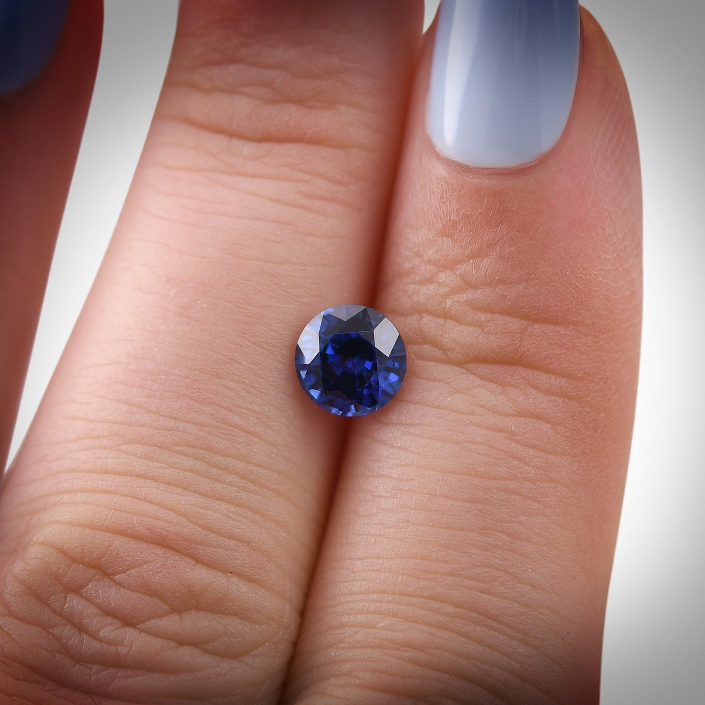 1,22 Karat blauer runder Saphir aus Sri Lanka
