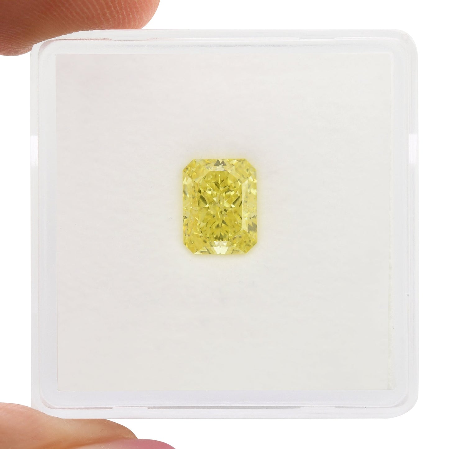 1,27 Karat Fancy Intense Yellow Radiant IF GIA