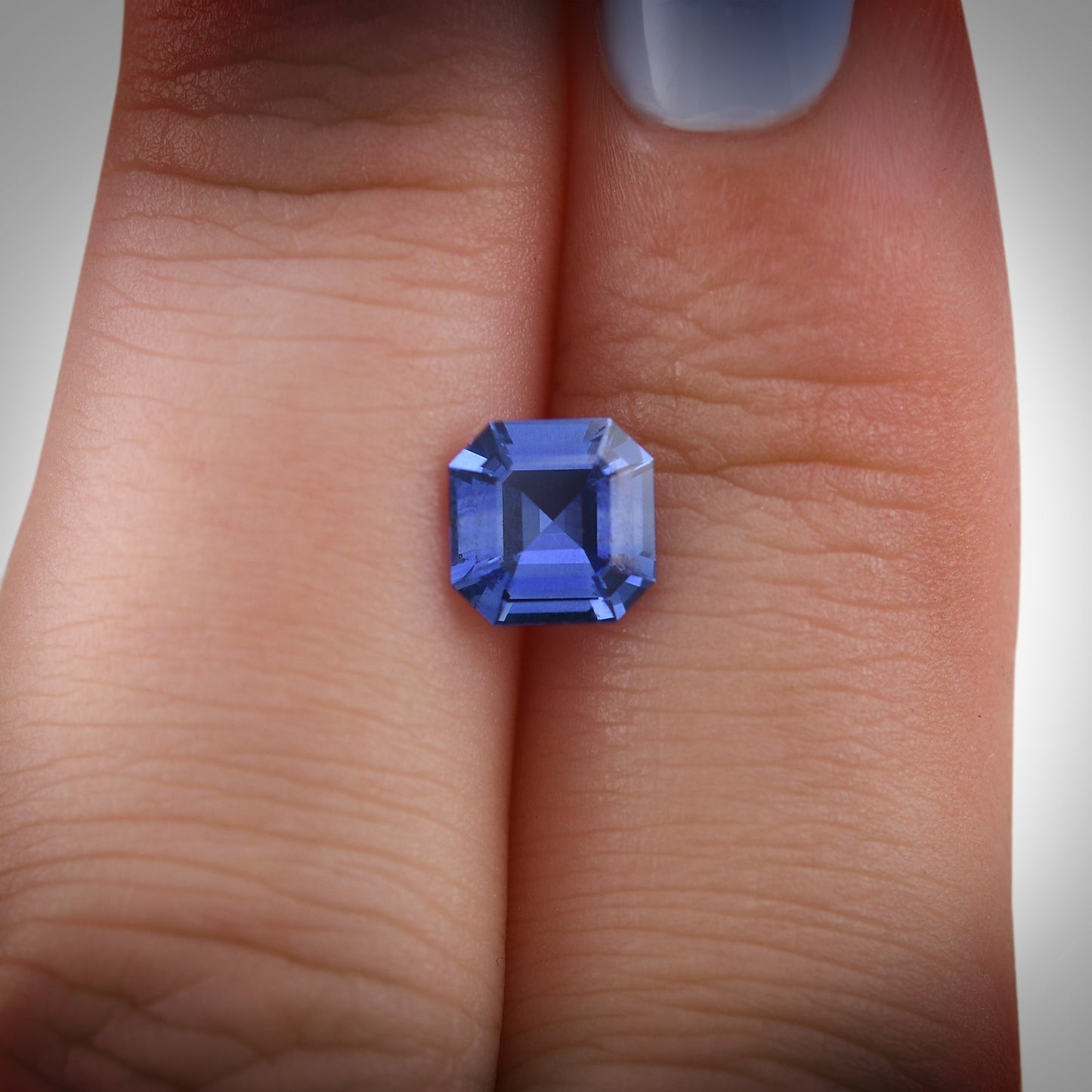 1,29 Karat blauer Smaragd-Saphir aus Sri Lanka