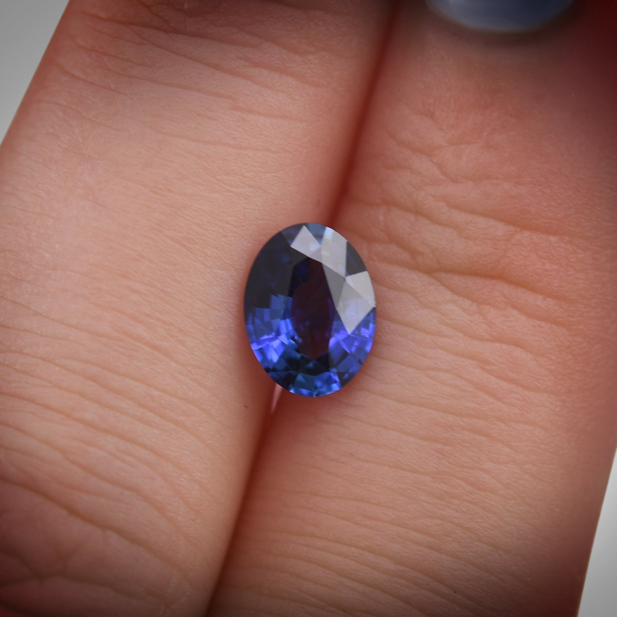 1,35 Karat blauer ovaler Saphir aus Sri Lanka