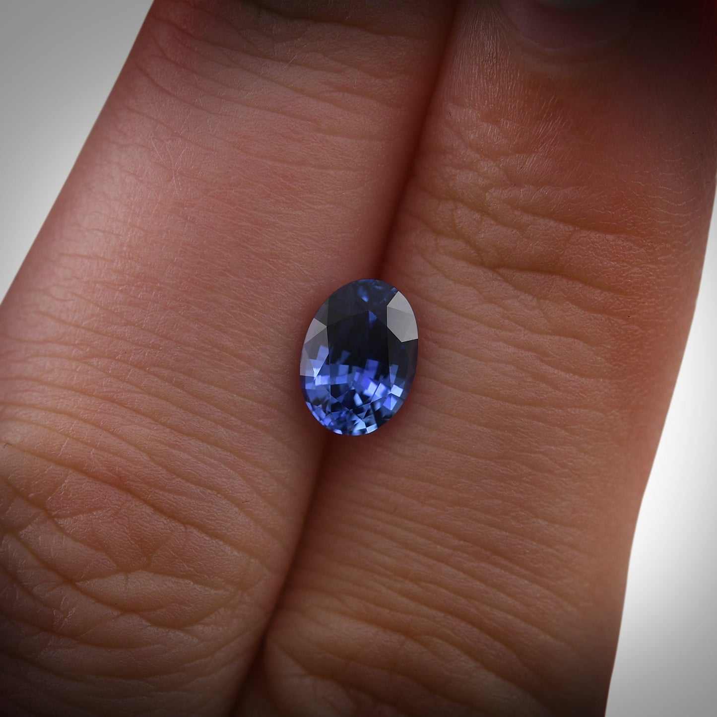 1,36 Karat blauer ovaler Saphir aus Sri Lanka