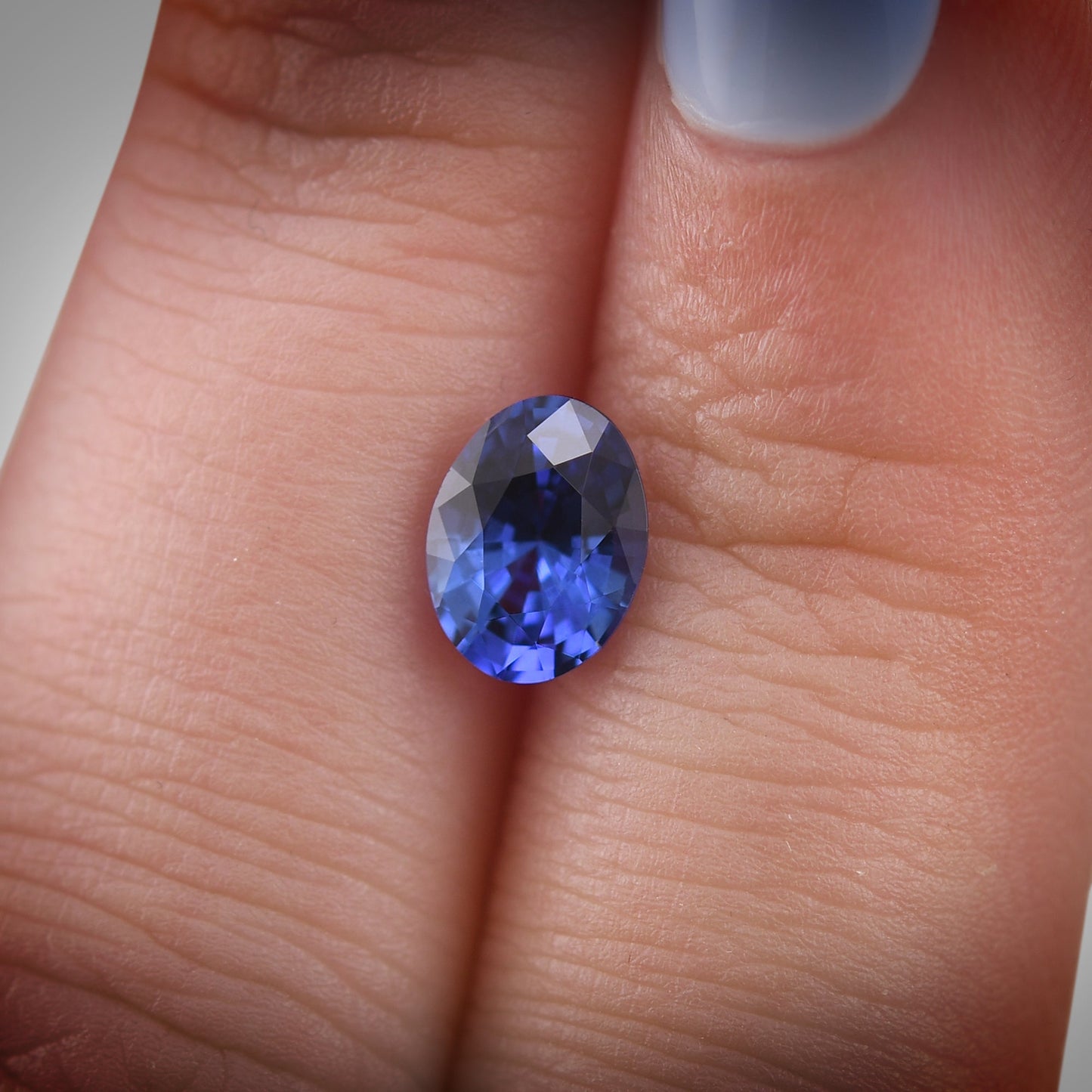 1,36 Karat blauer ovaler Saphir aus Sri Lanka