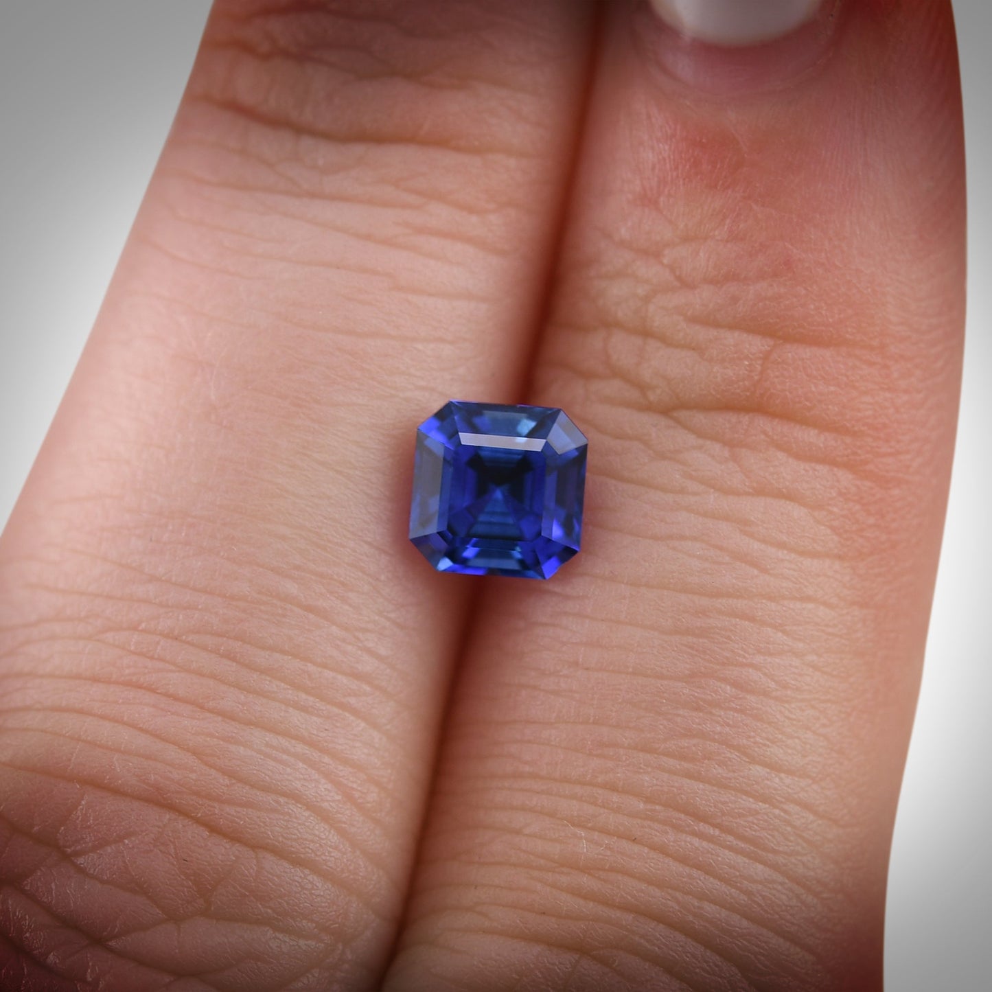 1,37 Karat blauer Smaragd-Saphir aus Sri Lanka