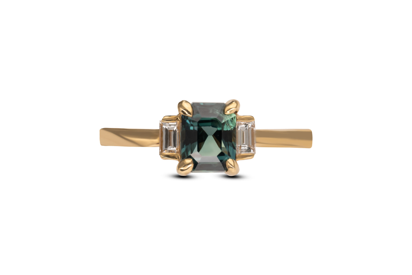 Verlobungsring Hannah mit 1ct Montana Saphir & Baguette-Diamanten – erhältlich in München & Augsburg
