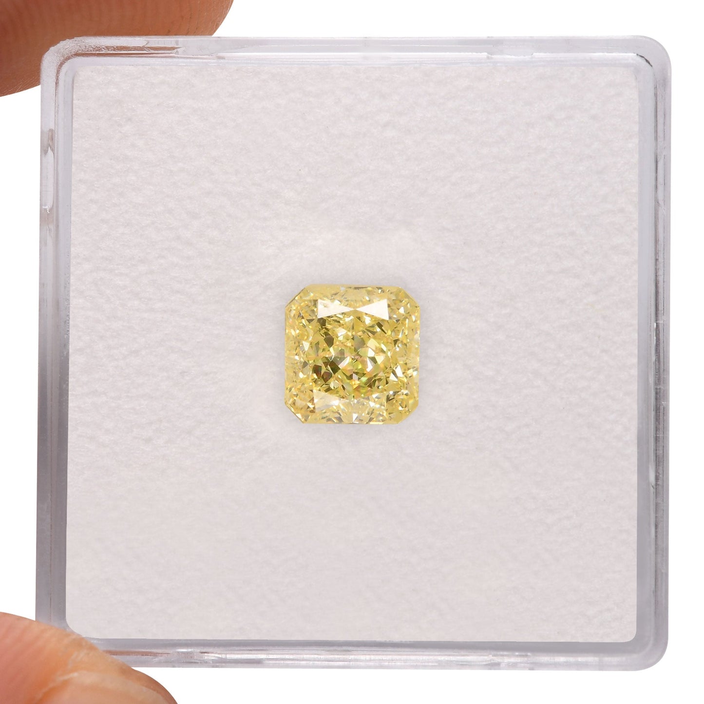 1,54 Karat Fancy Yellow Radiant VVS2 GIA