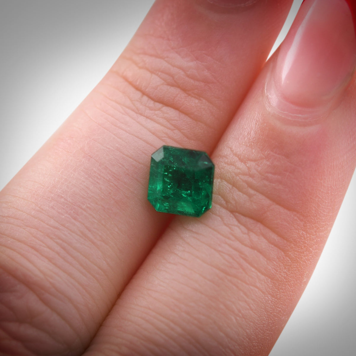 Smaragdgrün | 1,83 ct | Grün | CD | Ref. 713016