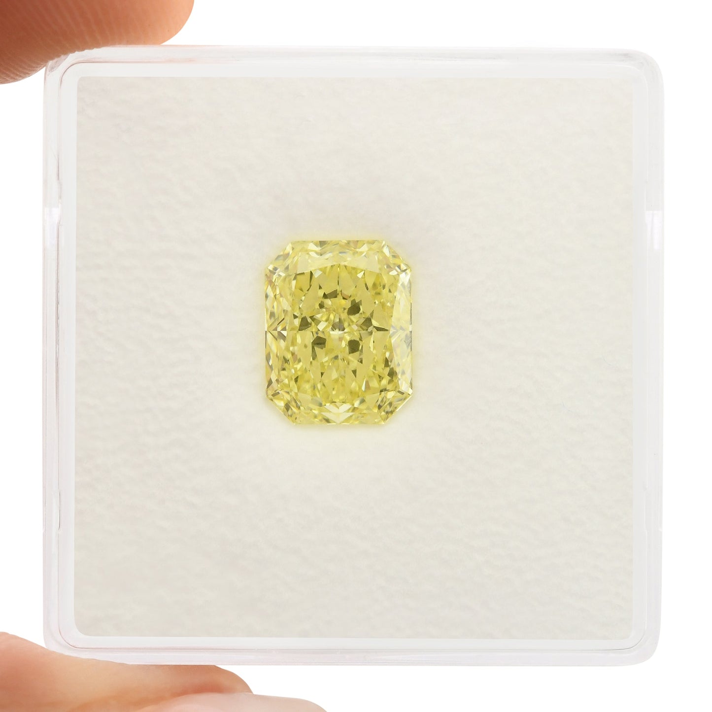 1,89 Karat Fancy Yellow Radiant IF GIA