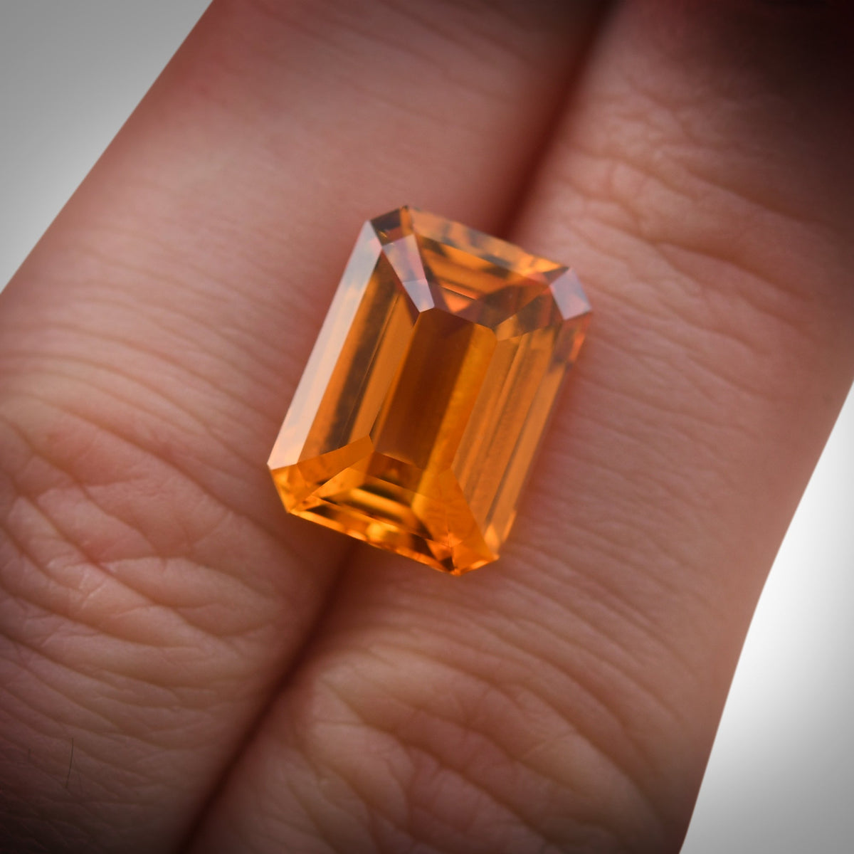 Smaragdgrüner Saphir | 10,08 ct | Orange | GIA | Ref. 718602