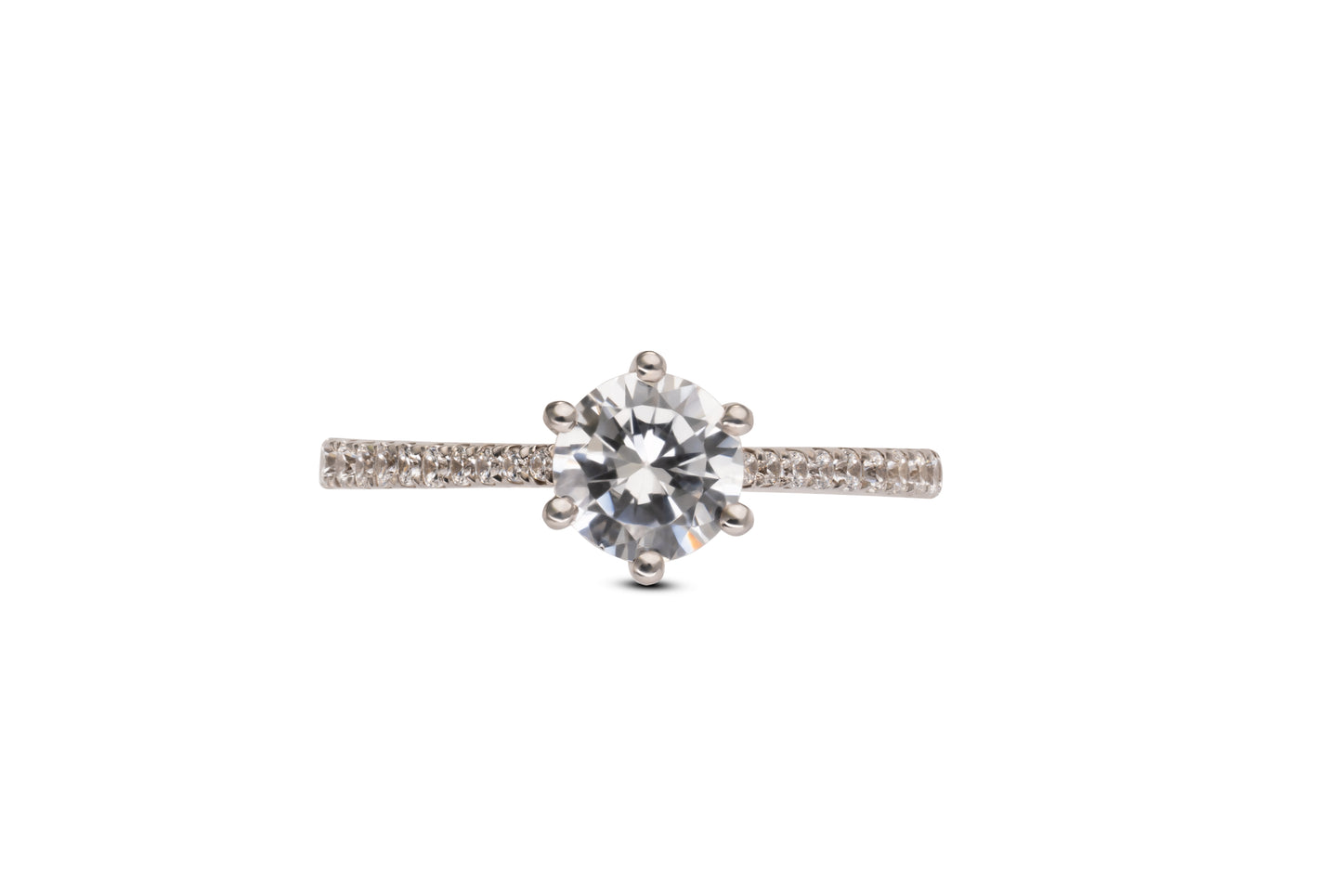 Verlobungsring Arabella mit 0.70ct Brillant und Pavé-Fassung – luxuriöser Verlobungsring, erhältlich in München & Augsburg