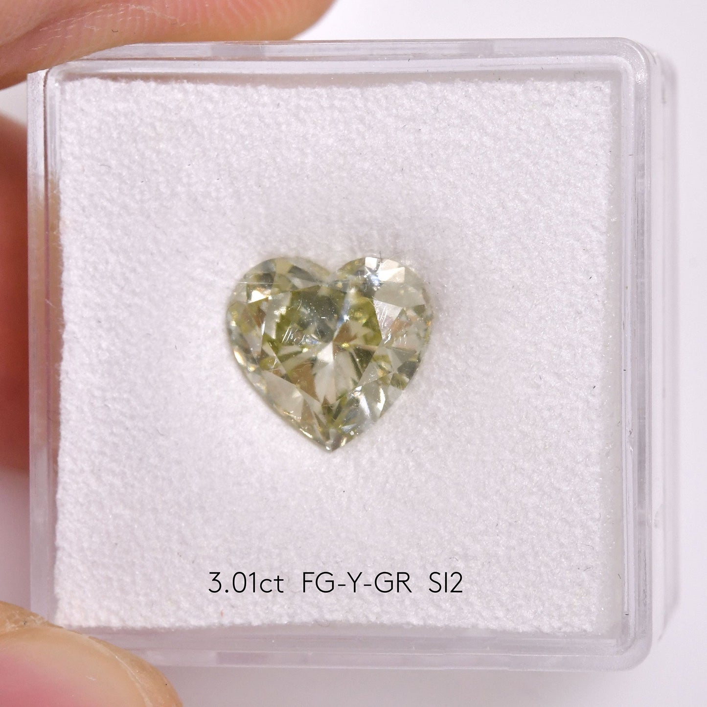 3,01 Karat Fancy Grayish Yellowish Green Heart Diamant SI2 GIA