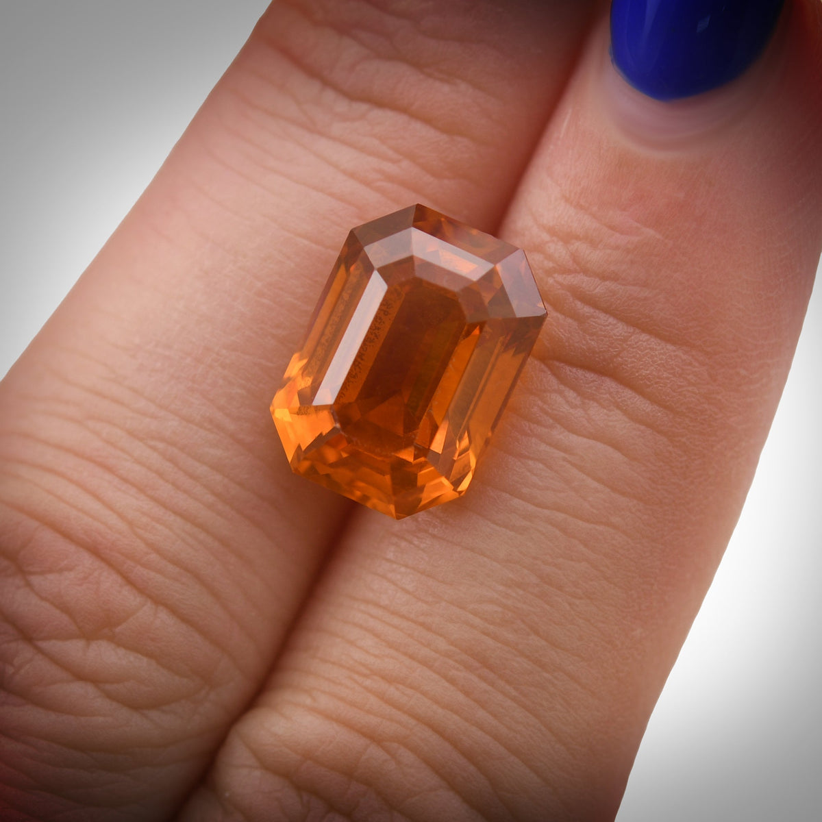 Smaragdgrüner Saphir | 11,41 ct | Orange | GIA | Ref. 721168