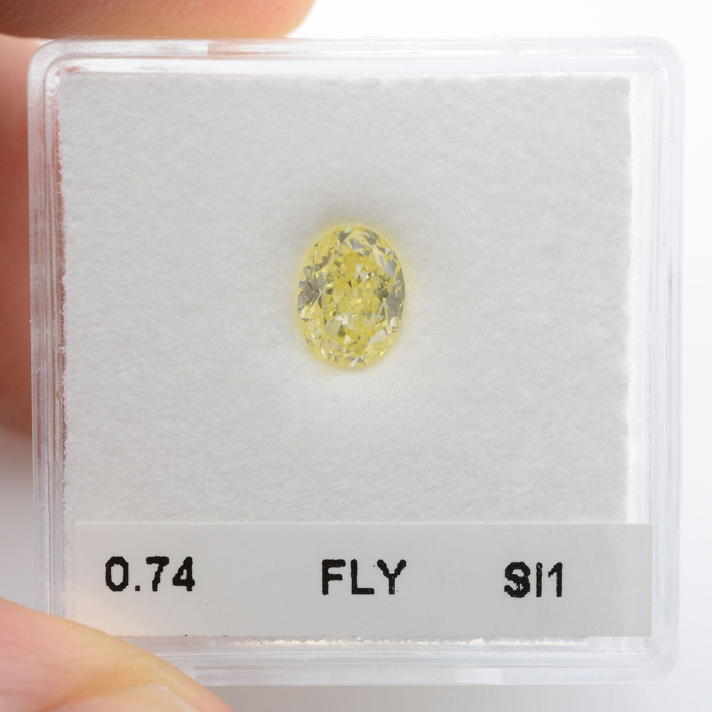 0,74 Karat Fancy Light Yellow Oval Diamond SI1 GIA
