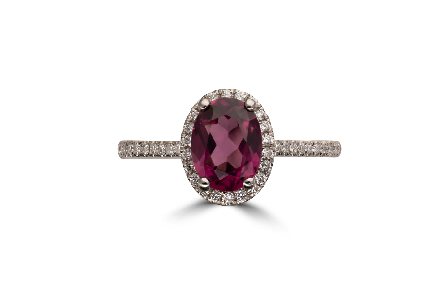 Verlobungsring Kelly mit 1.5ct Granat und 0.50ct Brillanten im Halo-Stil – erhältlich in München & Augsburg