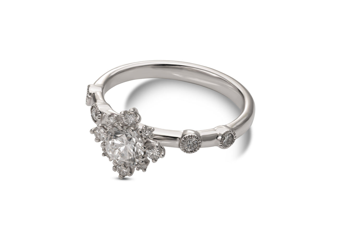 Verlobungsring Snow mit 0.40ct Brillant & 0.18ct Diamanten – Schneeflocken-Design in München & Augsburg erhältlich
