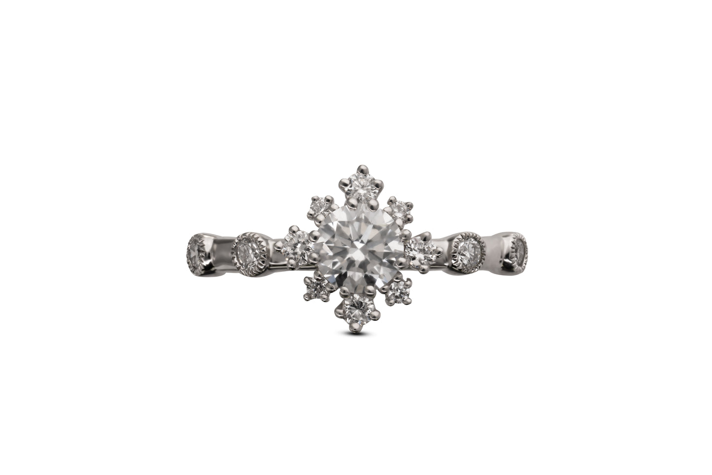 Verlobungsring Snow mit 0.40ct Brillant & 0.18ct Diamanten – Schneeflocken-Design in München & Augsburg erhältlich