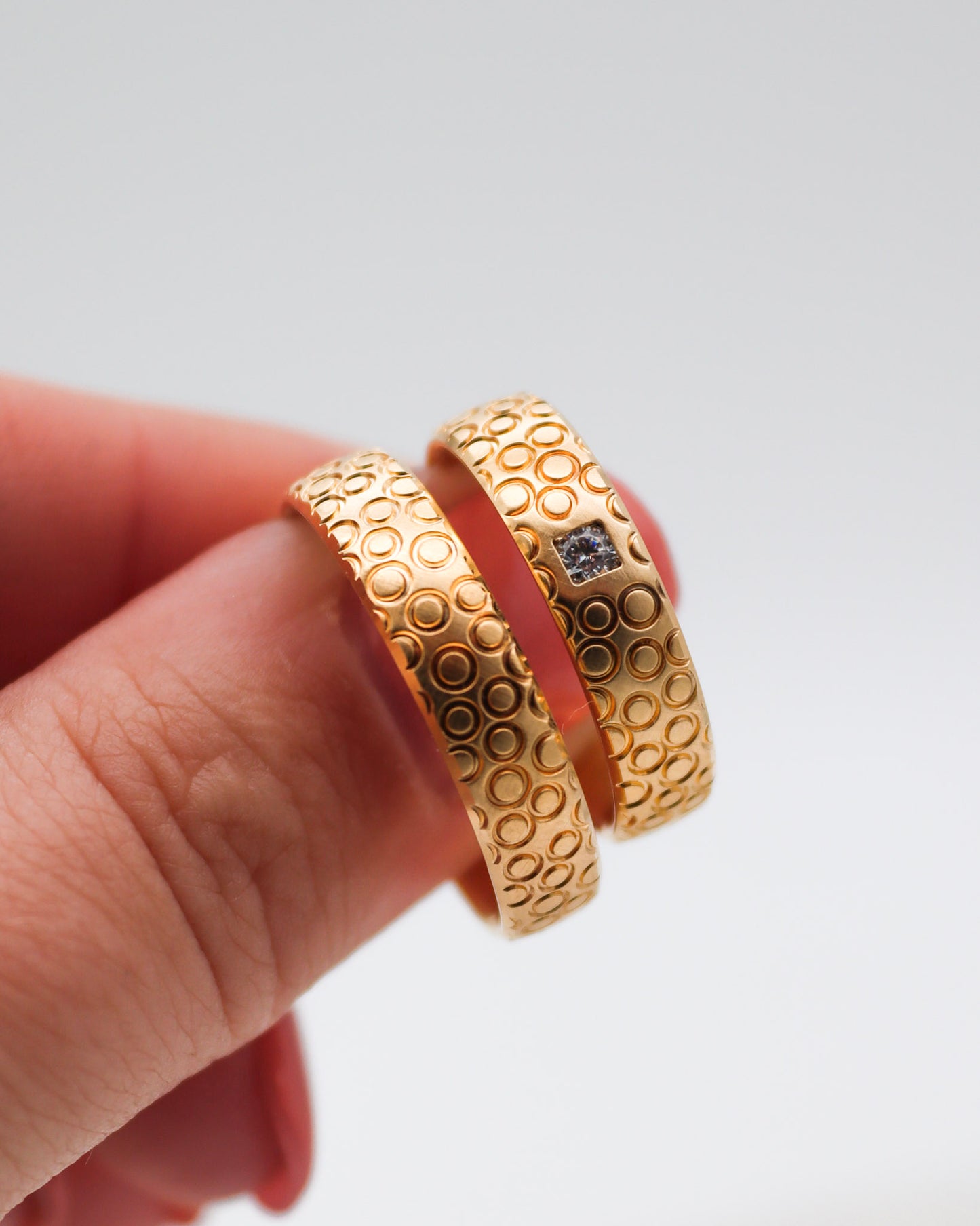 Eheringe 585 Gold mit längsmatter Oberfläche & Brillant – München & Augsburg