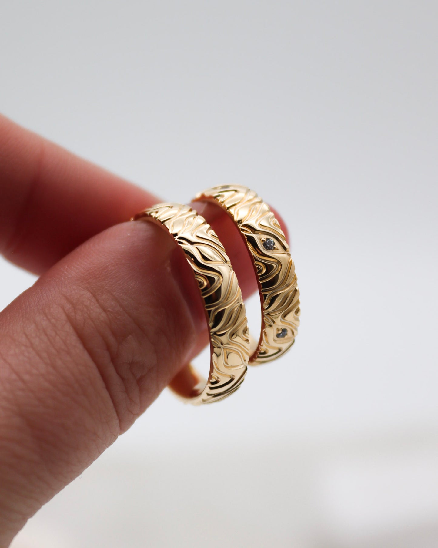Eheringe aus 585/-Gelbgold mit Fuge und Brillanten – München & Augsburg