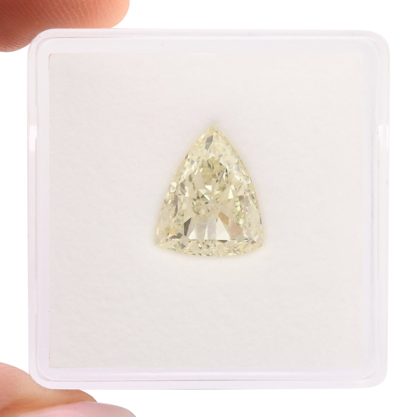 2,00 Karat Diamant in der Farbe K, dreieckig, VS1 GIA
