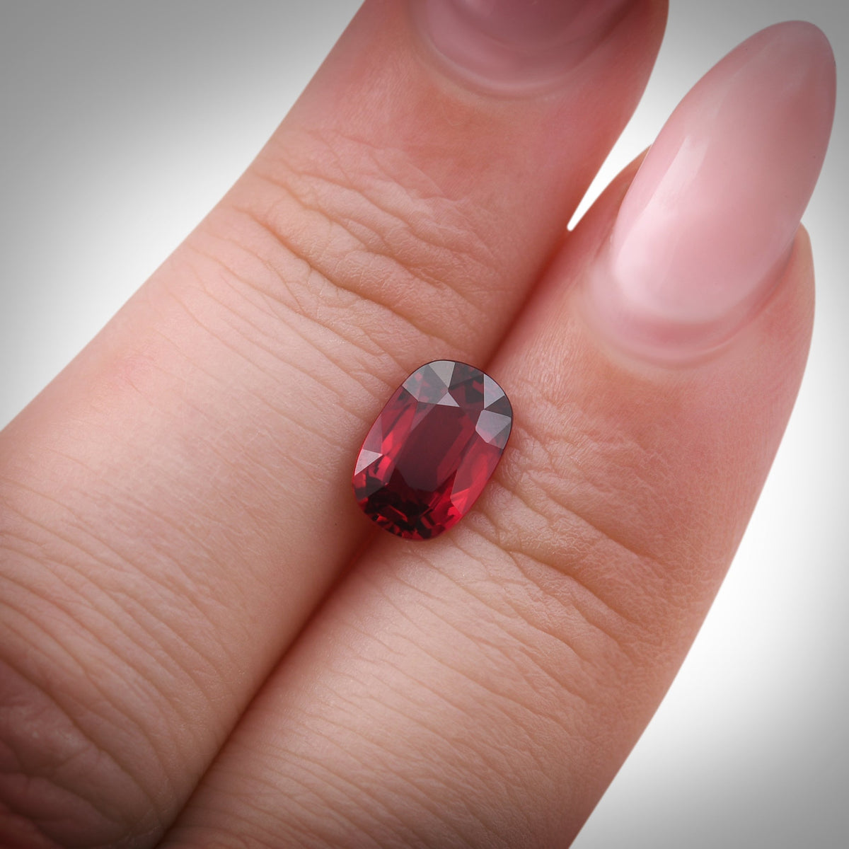 Ovaler Rubin | 2,02 ct | Rot | SSEF | Ref. 717039