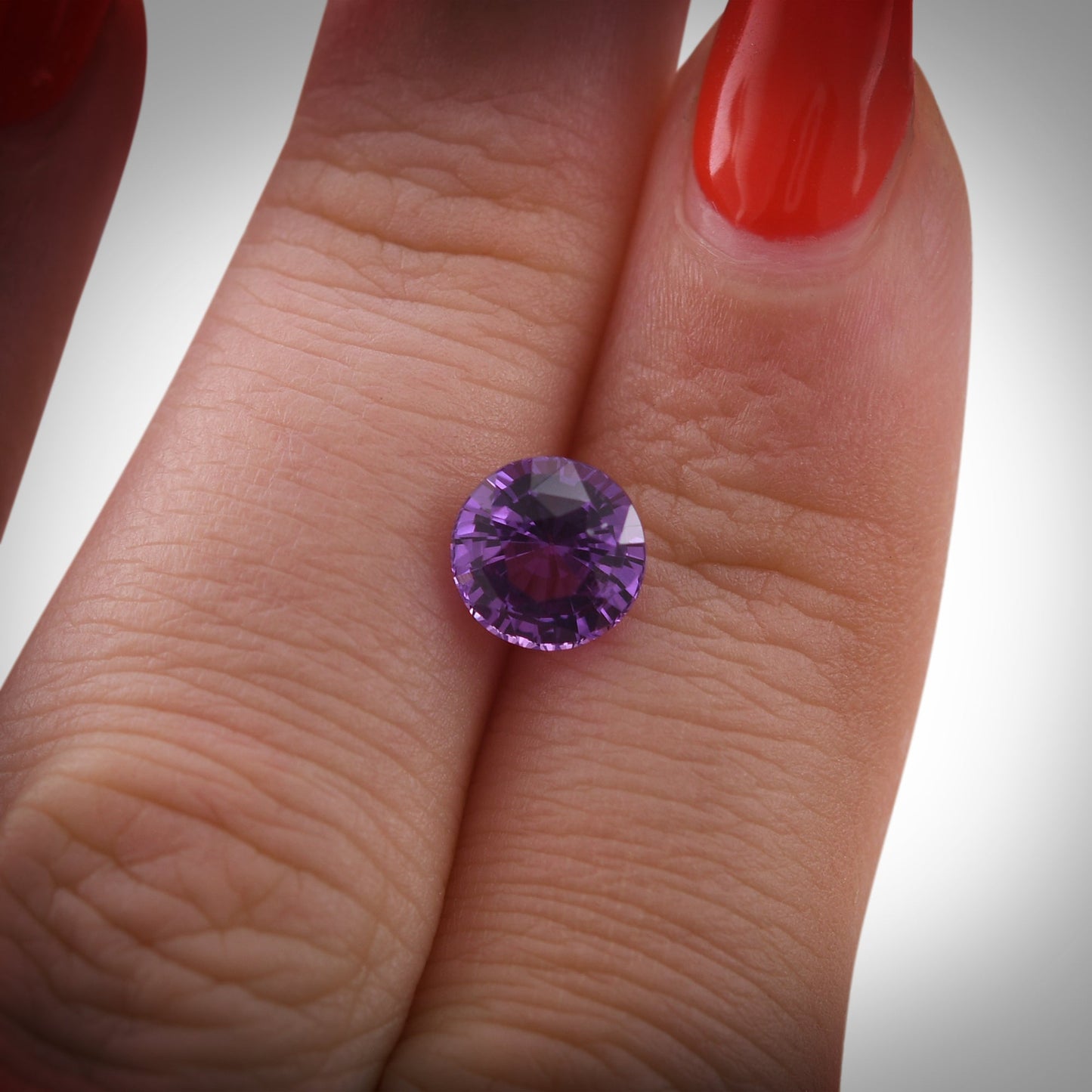 2,17 Karat violetter runder Saphir aus Madagaskar
