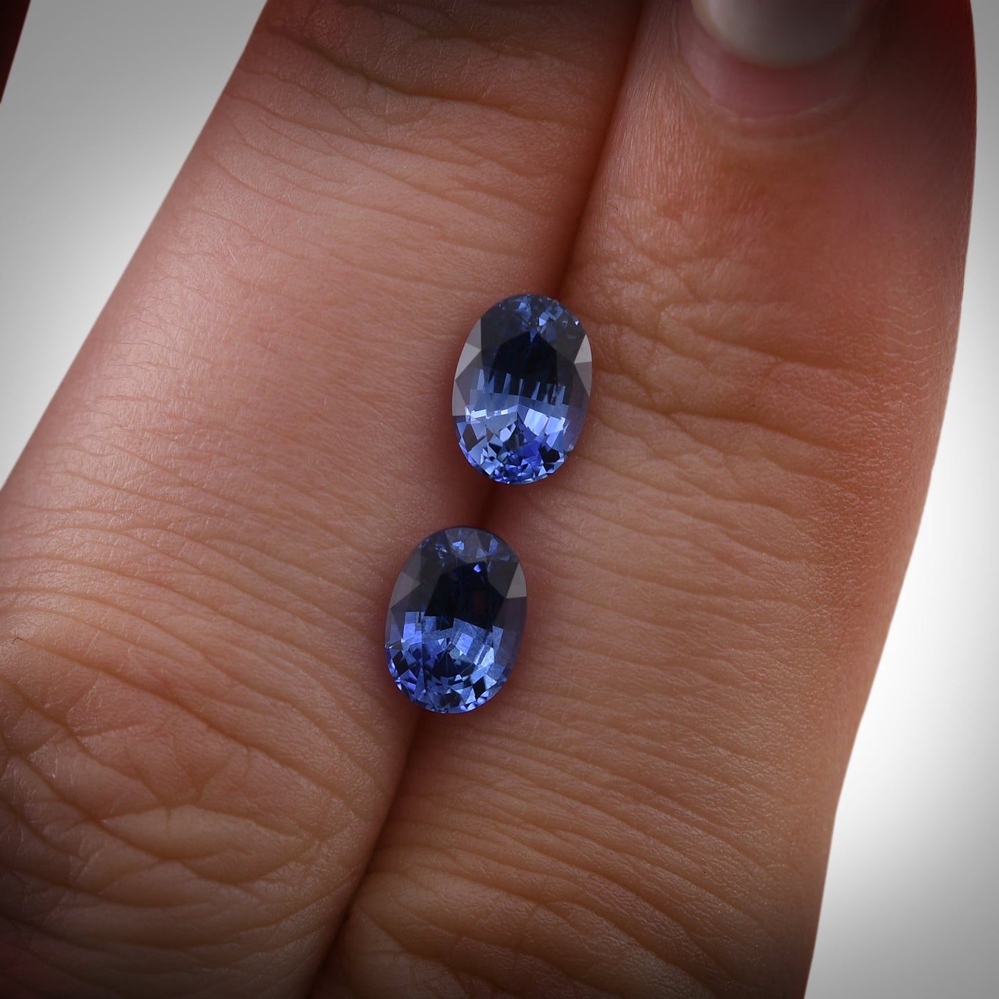 Paar ovale blaue Saphire aus Sri Lanka, 2,24 Karat