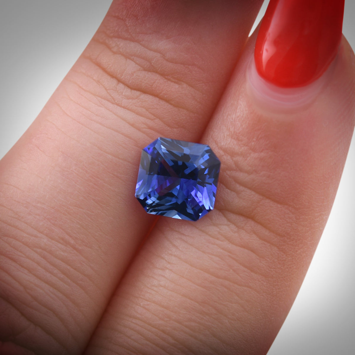 Strahlender Saphir | 2,46 ct | Blau | Ref. 719420