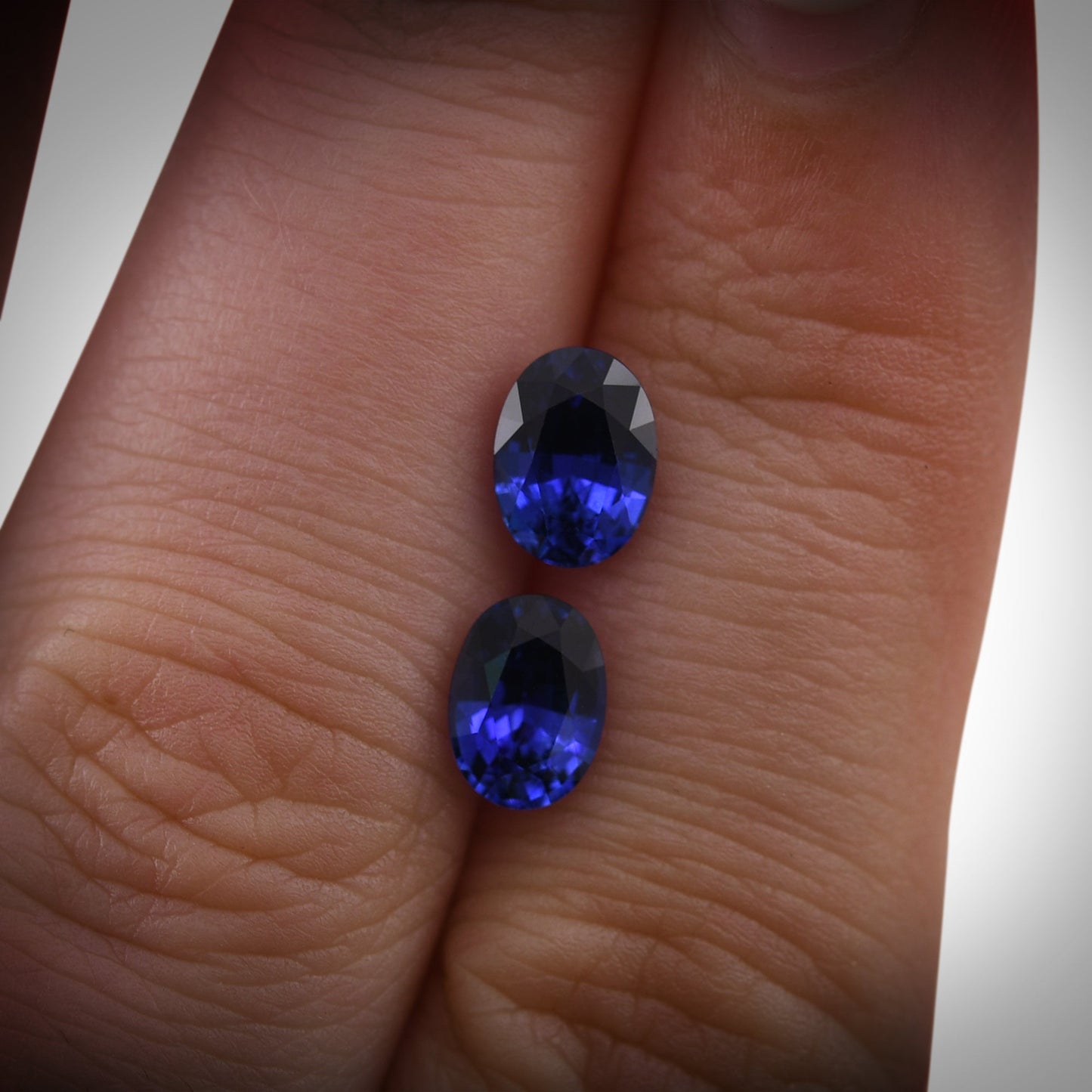 Paar ovale blaue Saphire aus Sri Lanka, 2,65 Karat
