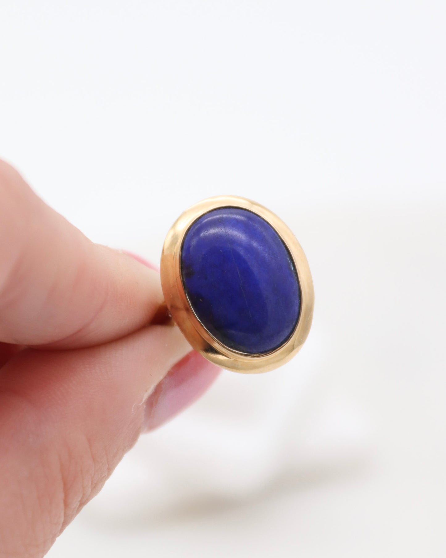 Vintage-Ring Elise mit 1.50ct ovalem Lapis Lazuli in Bezel- & Cathedral-Fassung, 585/-Gelbgold – zeitlose Eleganz aus München und Augsburg