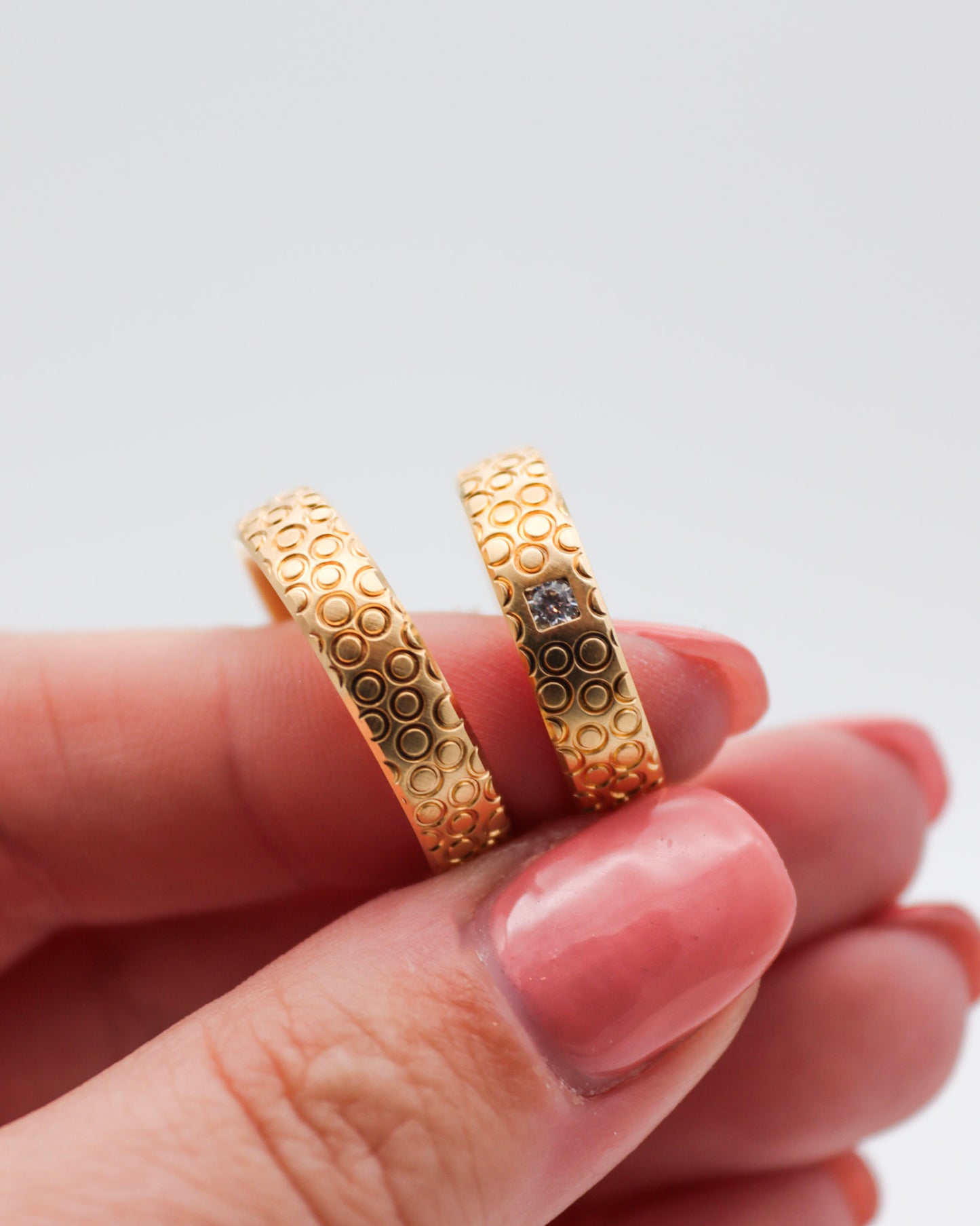 Eheringe 585 Gold mit längsmatter Oberfläche & Brillant – München & Augsburg